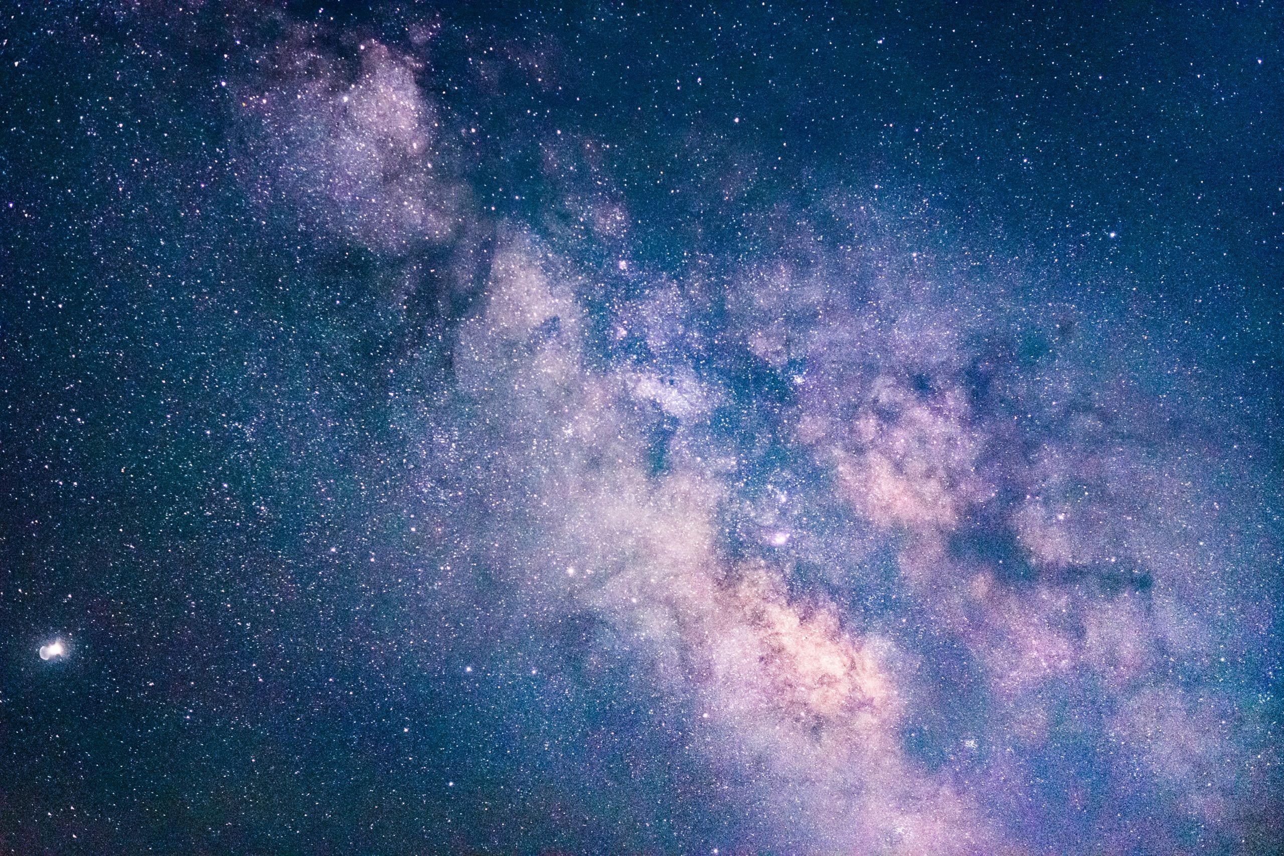 Capture of the Milky Way galaxy illuminating the night sky over Münche